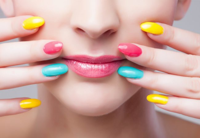 Chipped nail polish? Learn a few tricks how to fix this problem!