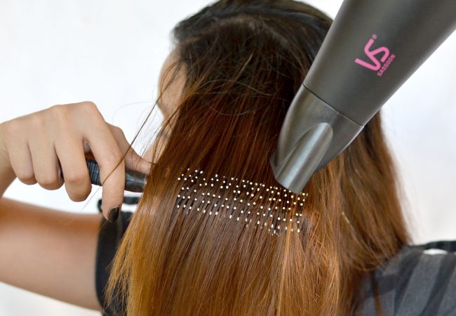 Yes, it’s possible! Straightening your hair without a flat iron